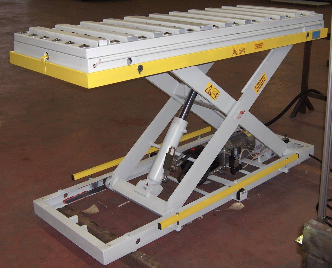 Platform with retract balls conveyor